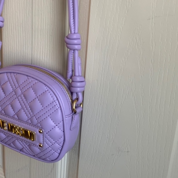 LOVE MOSCHINO Small Oval-Shaped Quilted Bag - Picture 3 of 15